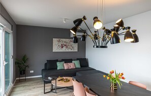 Interior - Cozy apartment in Okrug Gornji with lake view (Okrug Gornji)