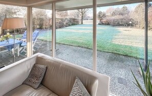 Televisie en een open haard