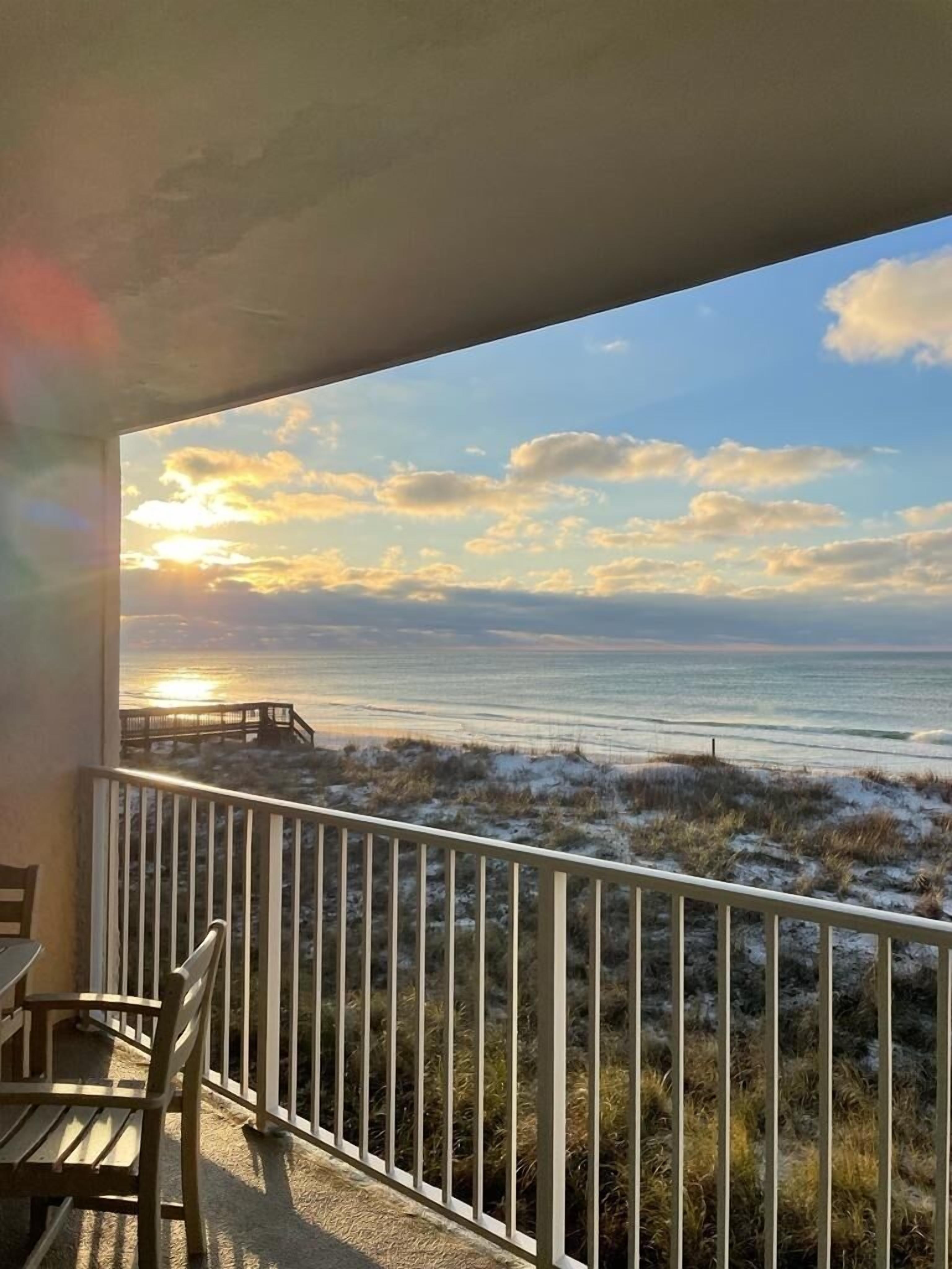 Gulf Front Townhouse Condo 2BR, 2.5 BA. Amazing view from 2 balconies