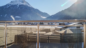 A mountain view from a balcony with a clear sky. - 1 bedroom gorgeous apartment in Längenfeld (Längenfeld)