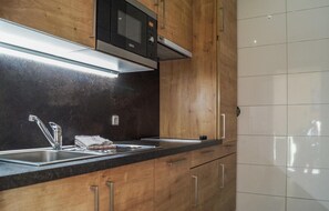 Kühlschrank, Herdplatte, Geschirrspüler