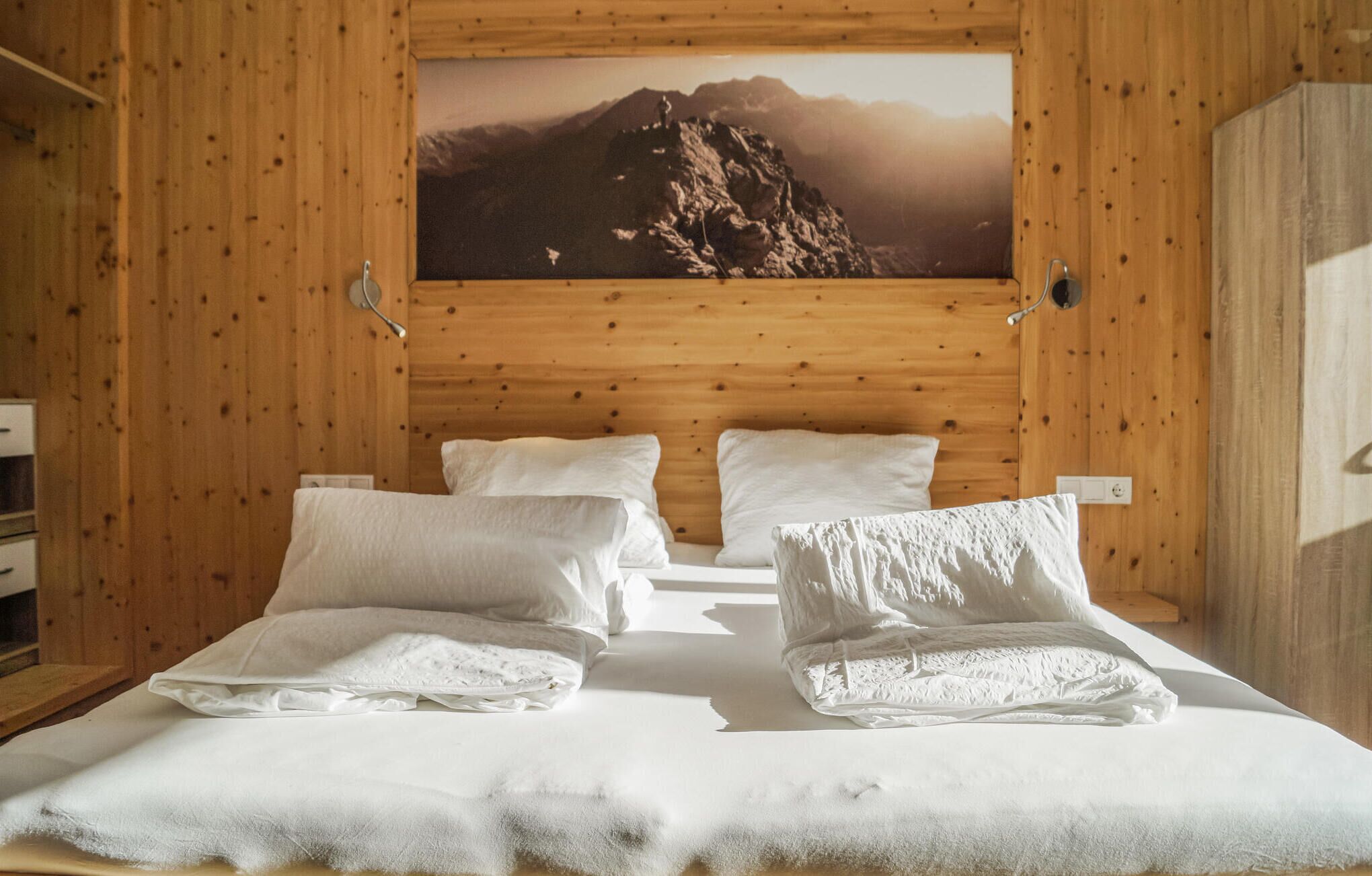 Free WiFi, bed sheets