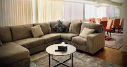 Newly Renovated 2 Bedroom Condo 10min drive to DC