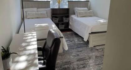 Newly Renovated 2 Bedroom Condo 10min drive to DC