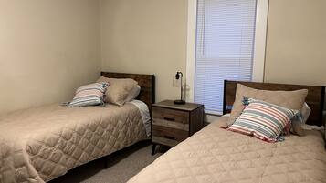 4 bedrooms, iron/ironing board, free WiFi, bed sheets