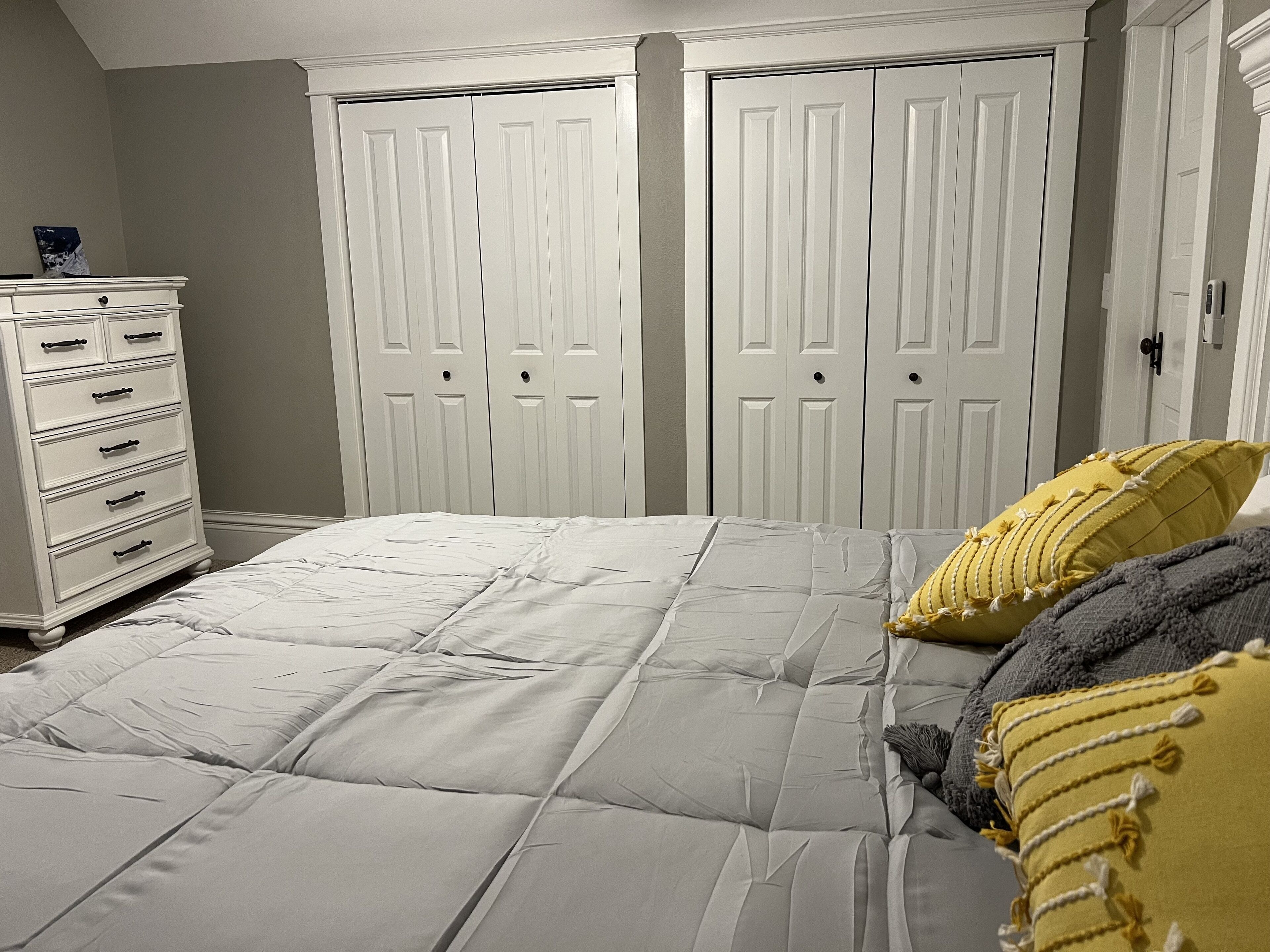 4 bedrooms, iron/ironing board, free WiFi, bed sheets