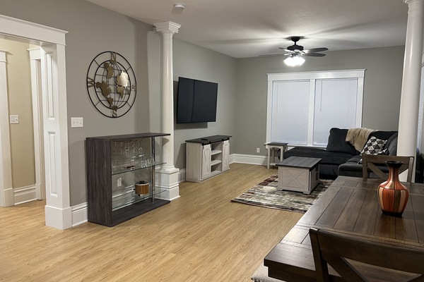 TV connectée, jeux vidéo, table de tennis de table, livres