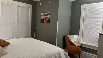 4 soverom, strykejern/-brett, wi-fi (inkludert) og sengetøy