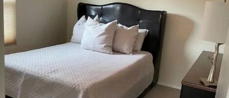 3 chambres, bureau, accĂšs au Wi-Fi (inclus), literie fournie