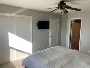 3 bedrooms, desk, free WiFi, bed sheets