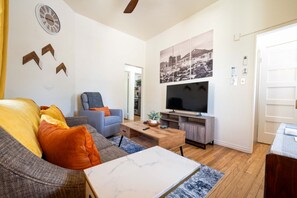 Smart TV - Charming 1BR Basecamp | Close to UofA (Tucson)