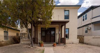 Spring Oasis! Tucson 1BR – 5 Min to UofA & Fun!