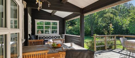 تناول الطعام بالخارج