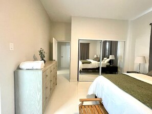 3 bedrooms, desk, iron/ironing board, WiFi