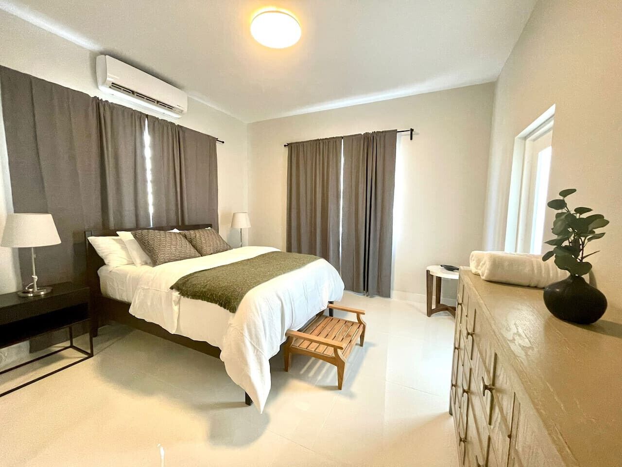 3 bedrooms, desk, iron/ironing board, WiFi