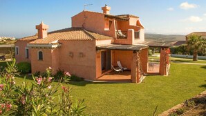 Exterior - Awesome home in Punta Su Turrione (Punta Su Turrione)