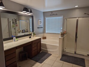 Dusche, Handtücher, Seife, Shampoo