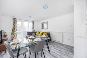 Dining - Lovely 2 Bed House in Grays, Essex. (Grays)