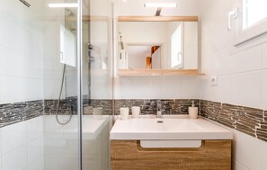 Bathtub