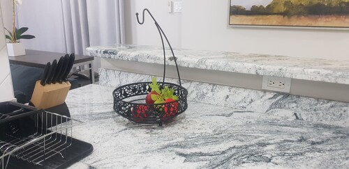 5 Star Fresh And Clean Condo In New Kingston