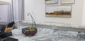 Executive Apartment | 1 bedroom, free WiFi - 5 Star Fresh And Clean Condo In New Kingston (Kingston)