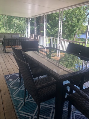Outdoor dining - Waterfront, Snowmobile trials nearby, close to town (Kawartha Lakes)