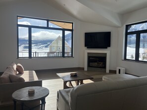 TV connectée, cheminée
