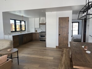 3 camere, ferro/asse da stiro, Wi-Fi gratuito, lenzuola