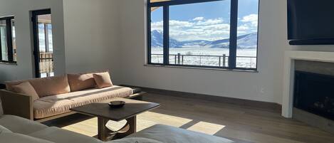 TV connectée, cheminée