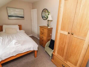 2 bedrooms, individually decorated, individually furnished, free WiFi