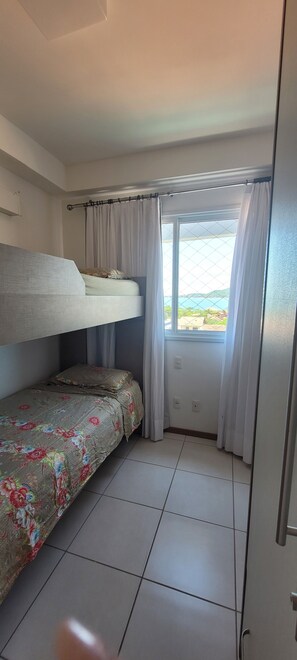 2 bedrooms, WiFi, bed sheets - Close to the park, apartment in Home Club, 50 meters from the beach (Penha)