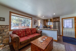 Televisión y chimenea 