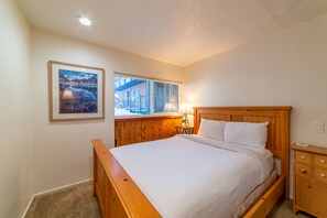 1 habitación, tabla de planchar con plancha, wifi gratis y ropa de cama 