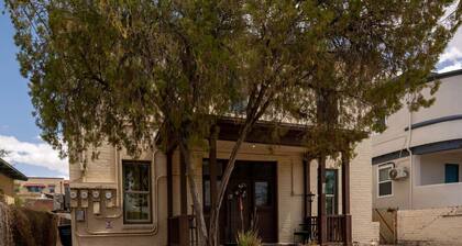 Spring Serenity! Chic 1BR Apt – Walk to UofA!