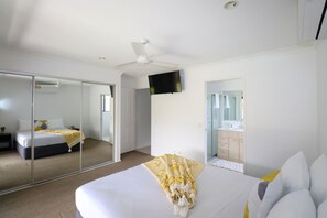 1 bedroom, free WiFi, bed sheets - BLK Stays Guest House Deluxe Back Unit Bellmere (Bellmere)