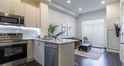 Premium 1 Bed w/ Rental Car, WiFi, Netflix and Prime Included