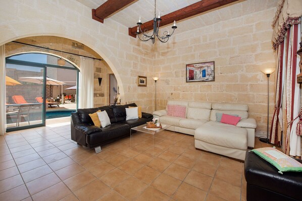 Living area - Ta Indri Holiday Home (Iż-Żebbuġ)