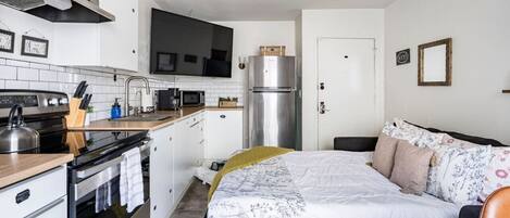 Refrigerador, microondas, horno y parrilla de estufa