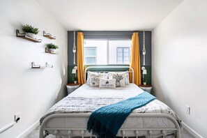 2 bedrooms, desk, iron/ironing board, free WiFi