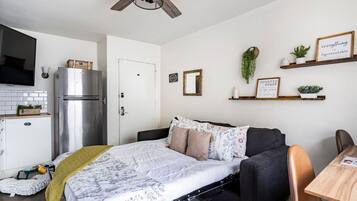 2 bedrooms, desk, iron/ironing board, free WiFi