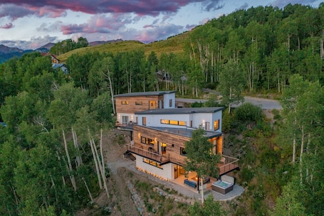 Exterior. Couples Retreat|Hot Tub |270 degree Views | Firepit