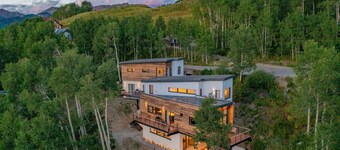 Couples Retreat|Hot Tub |270 deg views | Firepit