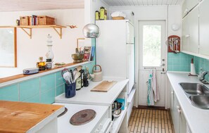 Fridge, stovetop, dishwasher - 2 bedroom gorgeous home in Samsø (Samsø)