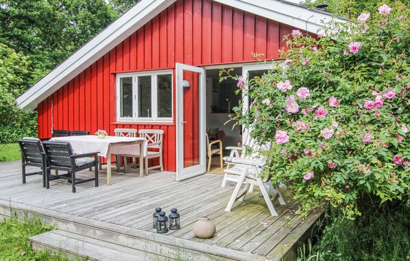 Outdoor dining - 2 bedroom gorgeous home in Samsø (Samsø)