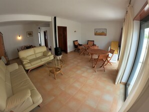 TV, fireplace - Algarve, 4 Bedrooms Independent House, Pêra (Pêra)