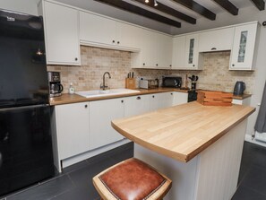 Fridge, dishwasher, cookware/dishes/utensils