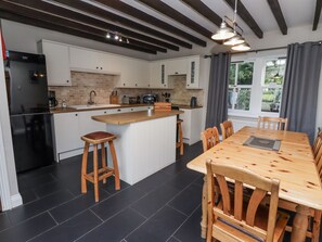 Fridge, dishwasher, cookware/dishes/utensils