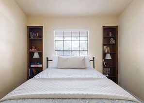 4 bedrooms, iron/ironing board, travel crib, free WiFi