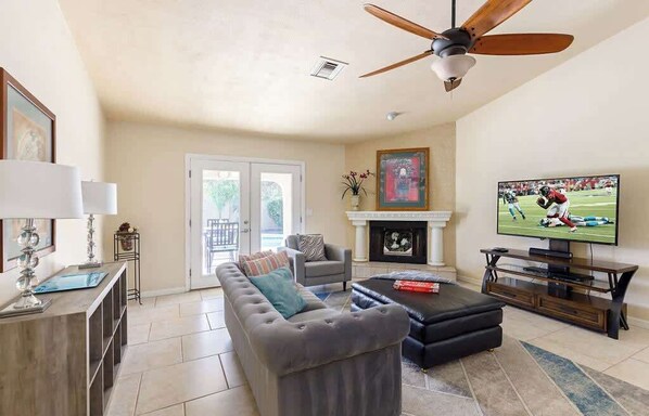 Smart TV, fireplace