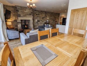 Dining - Jackdaw (Bamburgh)